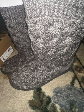 Ugg knit Boot Slippers -size 6 - Grey